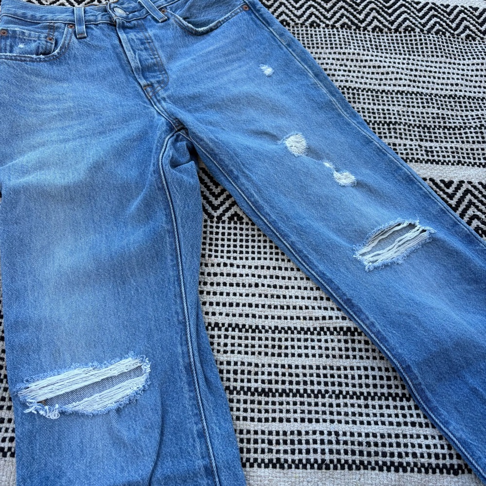 Levi's 501 Distressed Cutoff Jeans size 24 - Picture 3 of 8